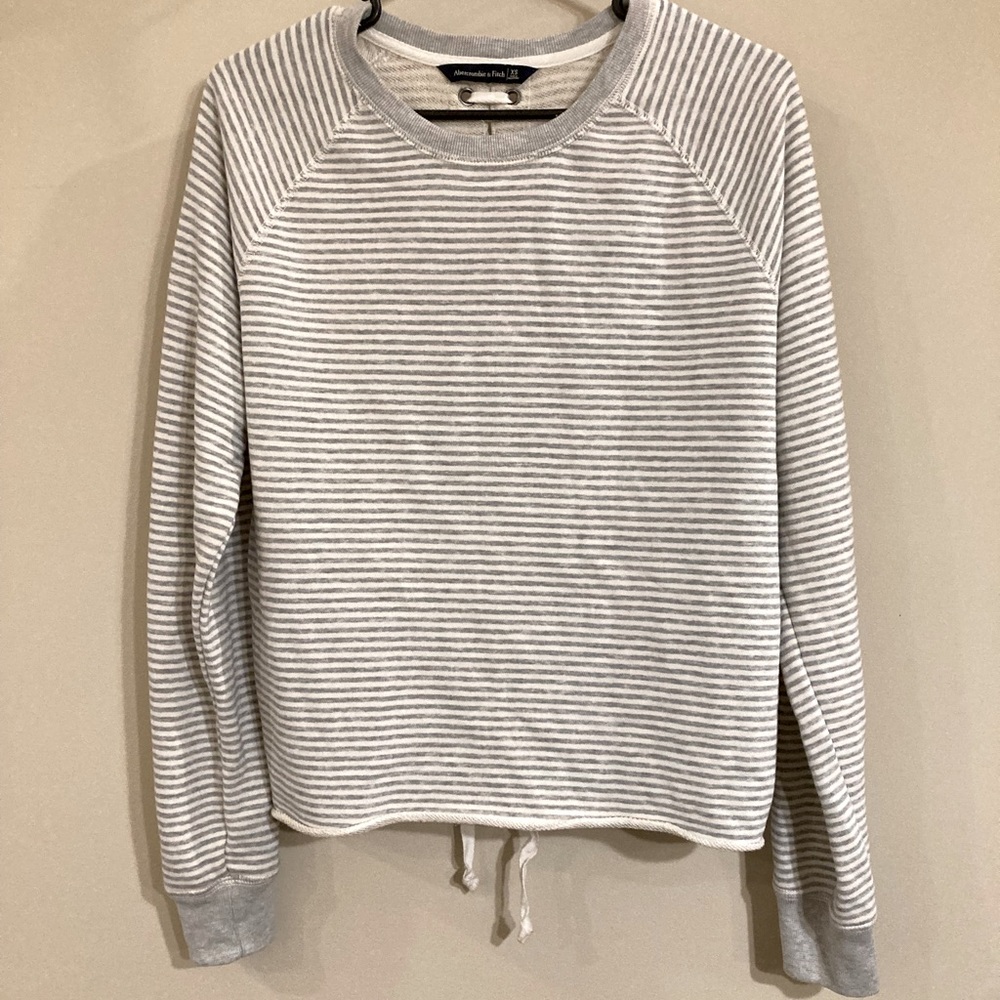 Abercrombie womens fleece long sleeved size XS shirt.  Ties up back. Great cond